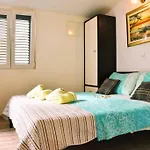 Guesthouse Dora