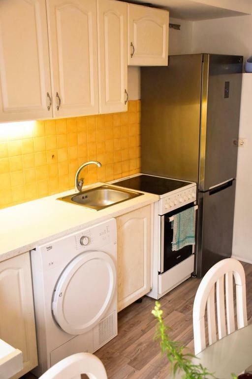 Dora Apartment Split
