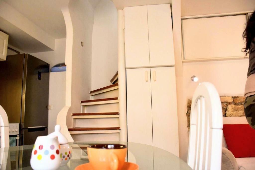 Dora Apartment *